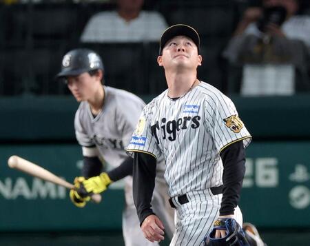 ８回、浦田を左飛に打ち取り三者凡退でこの回を終える木下（撮影・立川洋一郎）