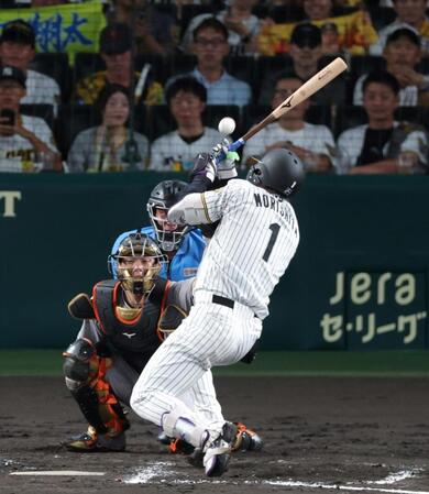 ７回、死球を受ける森下（撮影・立川洋一郎）