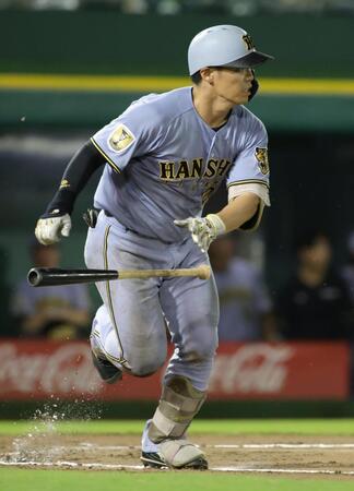 ７回、谷端は中越えに二塁打を放つ（撮影・坂部計介）