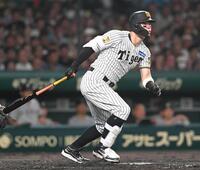　３回、右前タイムリーを放つ佐藤輝