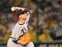４回、雨が降る中、力投する大竹（撮影・田中太一）