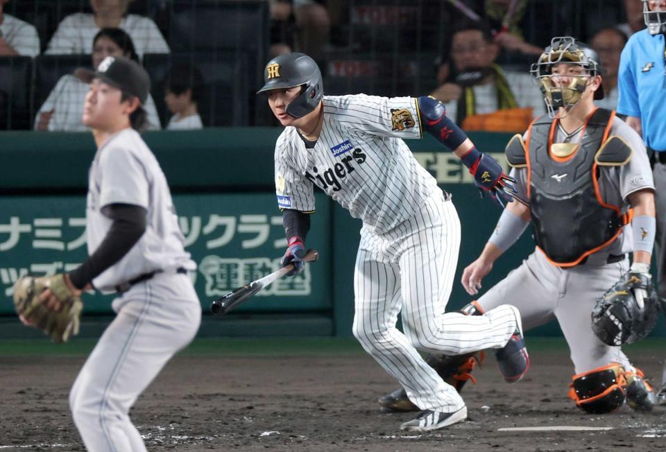 　５回、右犠飛を放つ大山