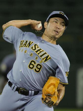 ８回１イニングを３人で抑えた石井（撮影・坂部計介）
