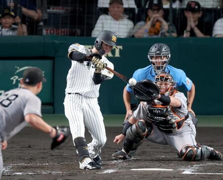 ３回、中前へ２点適時打を放つ中野（撮影・立川洋一郎）