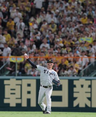 ９回から右翼の守備に就く森下（撮影・西田忠信）