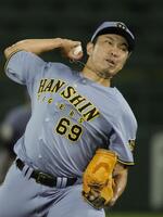 ８回１イニングを３人で抑えた石井（撮影・坂部計介）