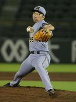 ８回に登板し、１イニングを３人で抑えた石井（撮影・坂部計介）