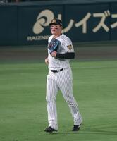 ９回、右翼の守備に就く森下（撮影・立川洋一郎）