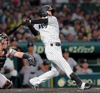 　３回、２点打を放つ中野（撮影・西田忠信）