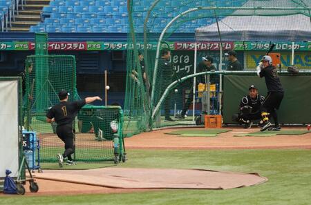 伏見相手に投球する森下（撮影・金田祐二）