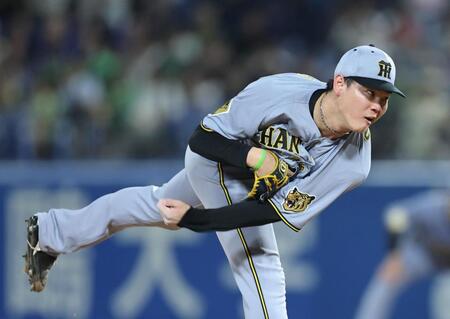 ８回、力投する及川（撮影・山口登）