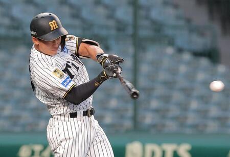 １回、中前打を放つ立石（撮影・西田忠信）