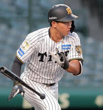 １回、中前打を放つ立石（撮影・西田忠信）