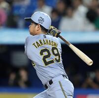 ５回、右前に先制適時打を放つ高橋（撮影・山口登）