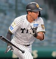 １回、中前打を放つ立石（撮影・西田忠信）