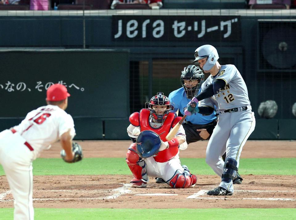 　８月１６日の広島戦で右飛に倒れる坂本。自分のイメージが形になった打席だった