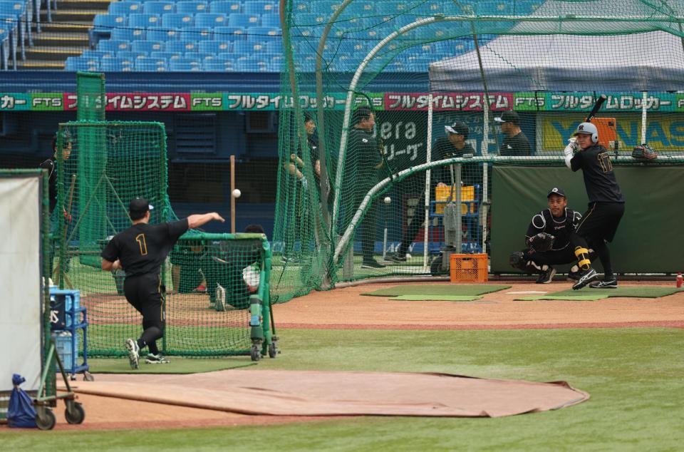 伏見相手に投球する森下（撮影・金田祐二）
