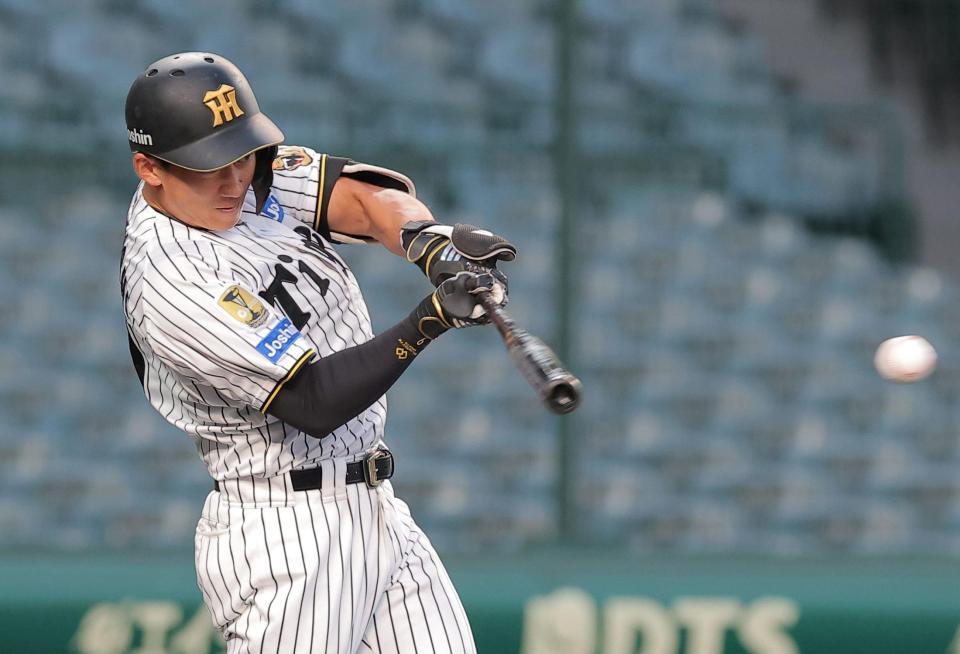 １回、中前打を放つ立石（撮影・西田忠信）