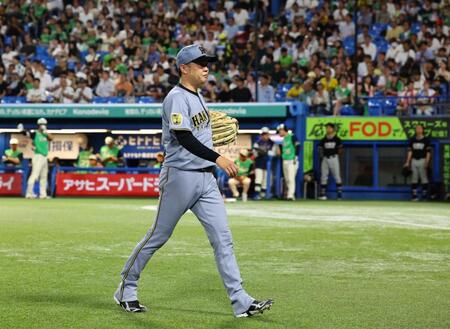 ４回途中、降板する西勇（撮影・山口登）