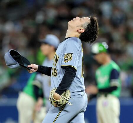 　２回、岩田に右前打を浴び、天を仰ぐ西勇