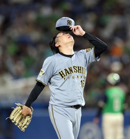 ４回途中、降板する西勇（撮影・山口登）