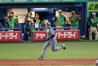 ９回、中前適時打を放つ大山（撮影・金田祐二）