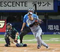 ９回阪神２死一、二塁、中前適時打を放つ阪神・大山悠輔＝神宮（撮影・金田祐二）