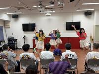 パフォーマンスするＫＯＢｅｒｒｉｅＳ♪