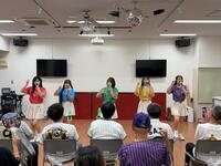 パフォーマンスするＫＯＢｅｒｒｉｅＳ♪