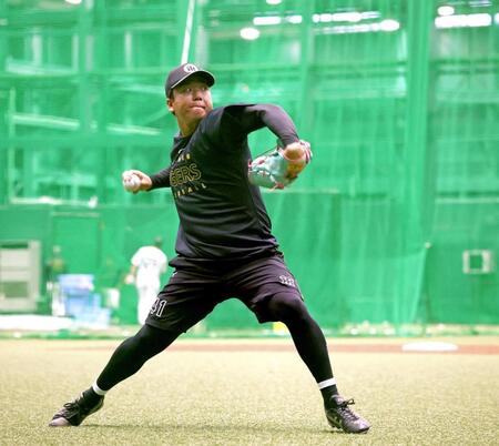 登板へ向けて調整する村上（撮影・立川洋一郎）