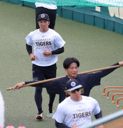 １軍に合流した石井（撮影・立川洋一郎）