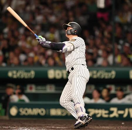 ４回、ソロを放つ森下（撮影・田中太一）