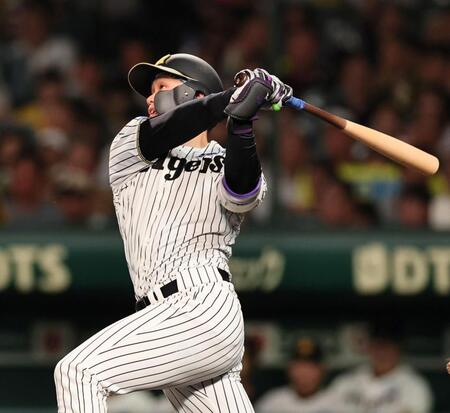 ４回、ソロを放つ森下（撮影・田中太一）