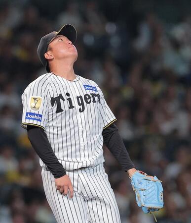 ３回、筒香にソロを浴びる村上（撮影・西田忠信）