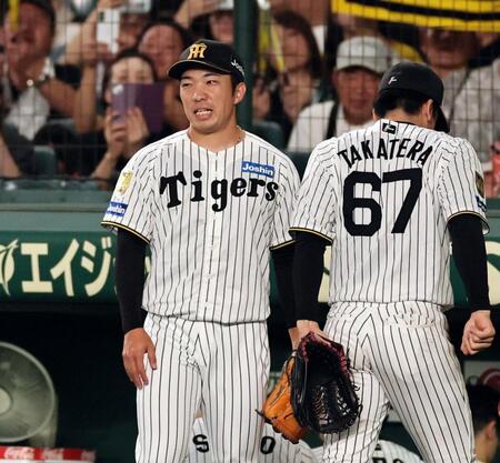 ８回、ＤｅＮＡ打線を無失点に抑え、ホッとした表情を浮かべる石井（撮影・田中太一）