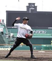 ノックを受ける石井（撮影・田中太一）