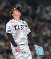 ３回、筒香にソロを浴びる村上（撮影・西田忠信）