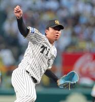 ＤｅＮＡ打線を相手に力投する村上（撮影・立川洋一郎）