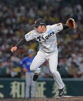 ８回から登板する石井（撮影・西田忠信）
