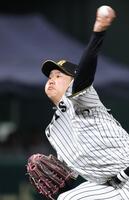 ７回、２番手で登板した門別（撮影・坂部計介）