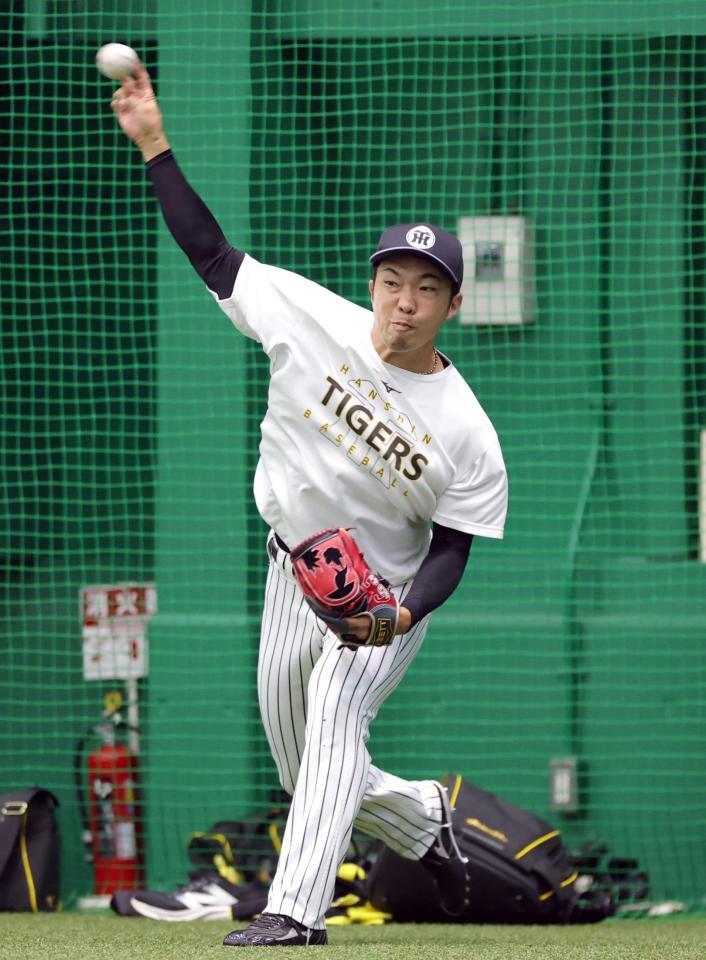 キャッチボールをして調整する石井（撮影・立川洋一郎）