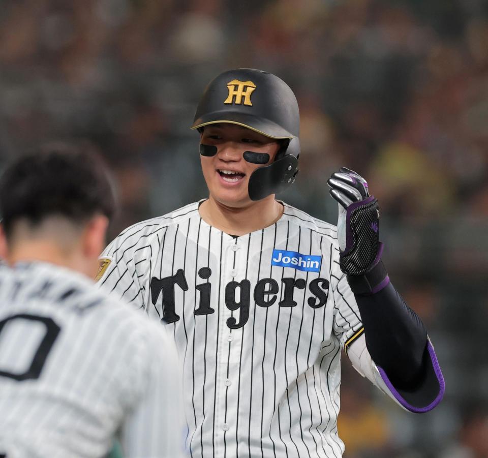 ４回、ソロを放ち笑顔を見せる森下（撮影・西田忠信）