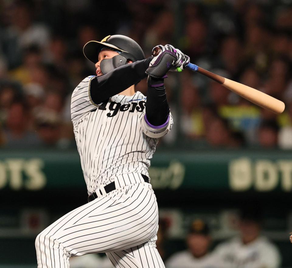 ４回、ソロを放つ森下（撮影・田中太一）
