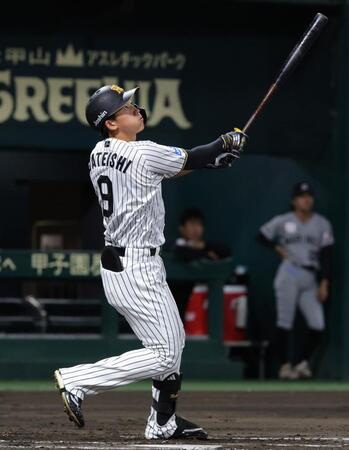 １回、立石は右飛に倒れる（撮影・坂部計介）