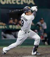 ８回、立石は２点三塁打を放つ（撮影・坂部計介）
