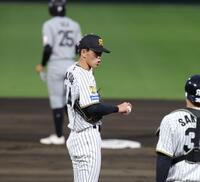 １回、岡（左）に２点適時打を許した早瀬（撮影・坂部計介）