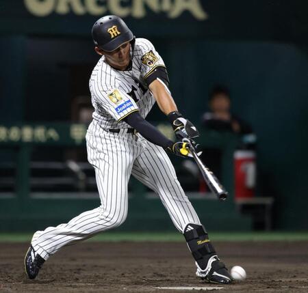 ５回、立石は遊撃内野安打を放つ（撮影・坂部計介）