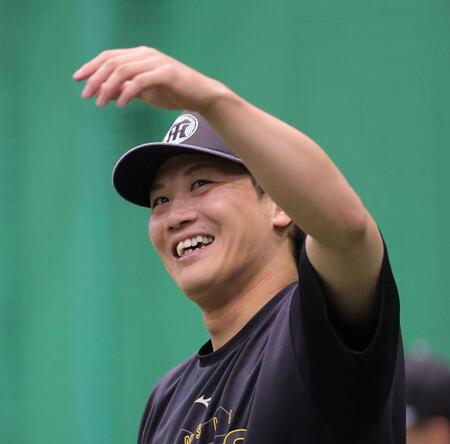 笑顔を見せる伏見（撮影・西田忠信）