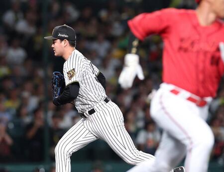 ７回、中村奨（右）に２点打を許す木下（撮影・西田忠信）