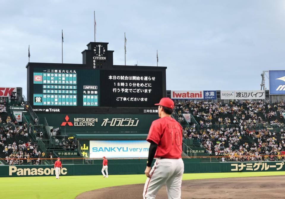 １８時３０分試合開始となった甲子園球場（撮影・田中太一）